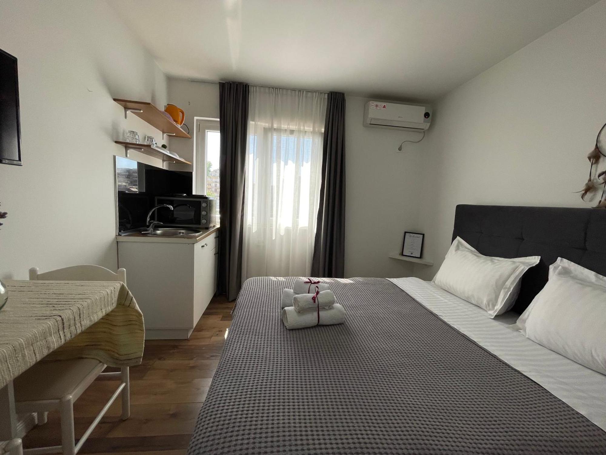 Central Studio Apartments Tirana Habitación foto